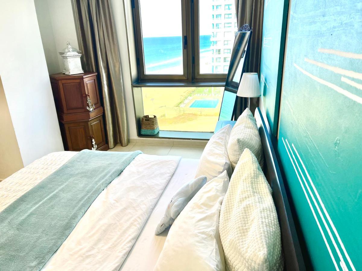 Beach Apartment- Breathtaking Views With Bomb Shelter Herzliya Exterior photo