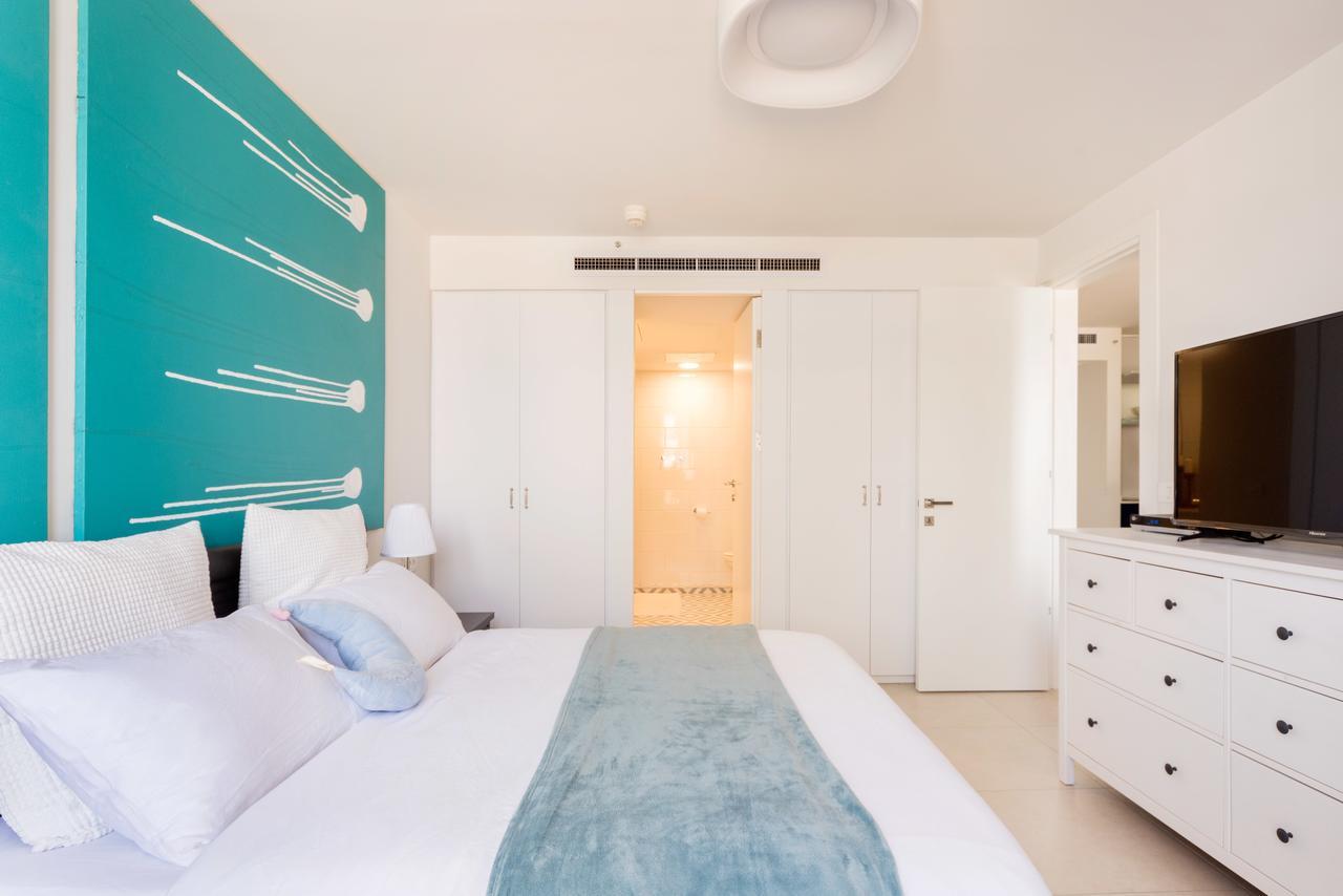 Beach Apartment- Breathtaking Views With Bomb Shelter Herzliya Exterior photo